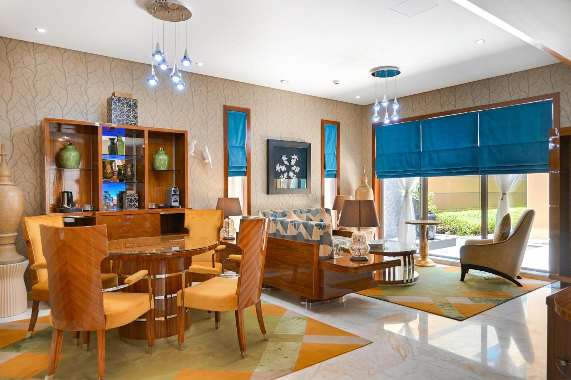珊瑚度假村 麦纳麦 外观 照片 The interior of the lounge