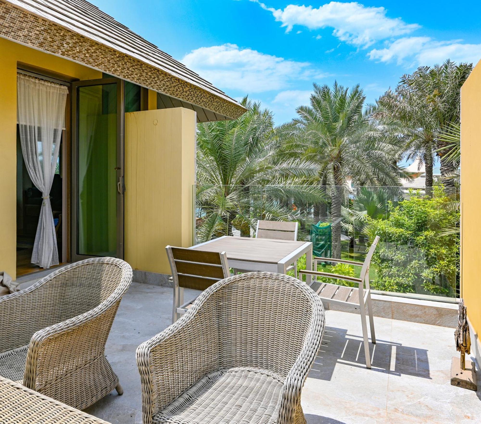 珊瑚度假村 麦纳麦 外观 照片 A balcony at Jumeirah Creekside