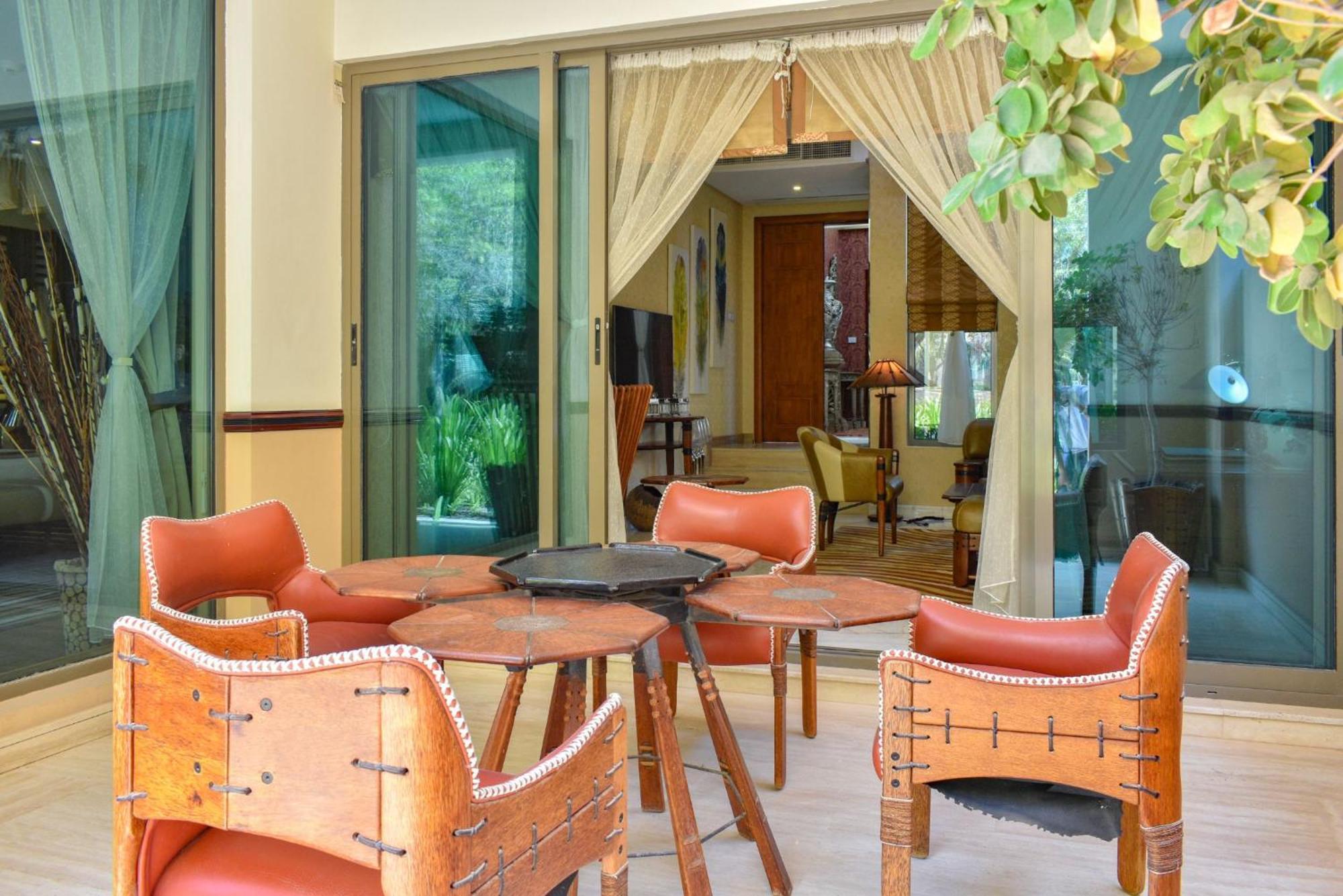 珊瑚度假村 麦纳麦 外观 照片 The interior of a suite at the hotel