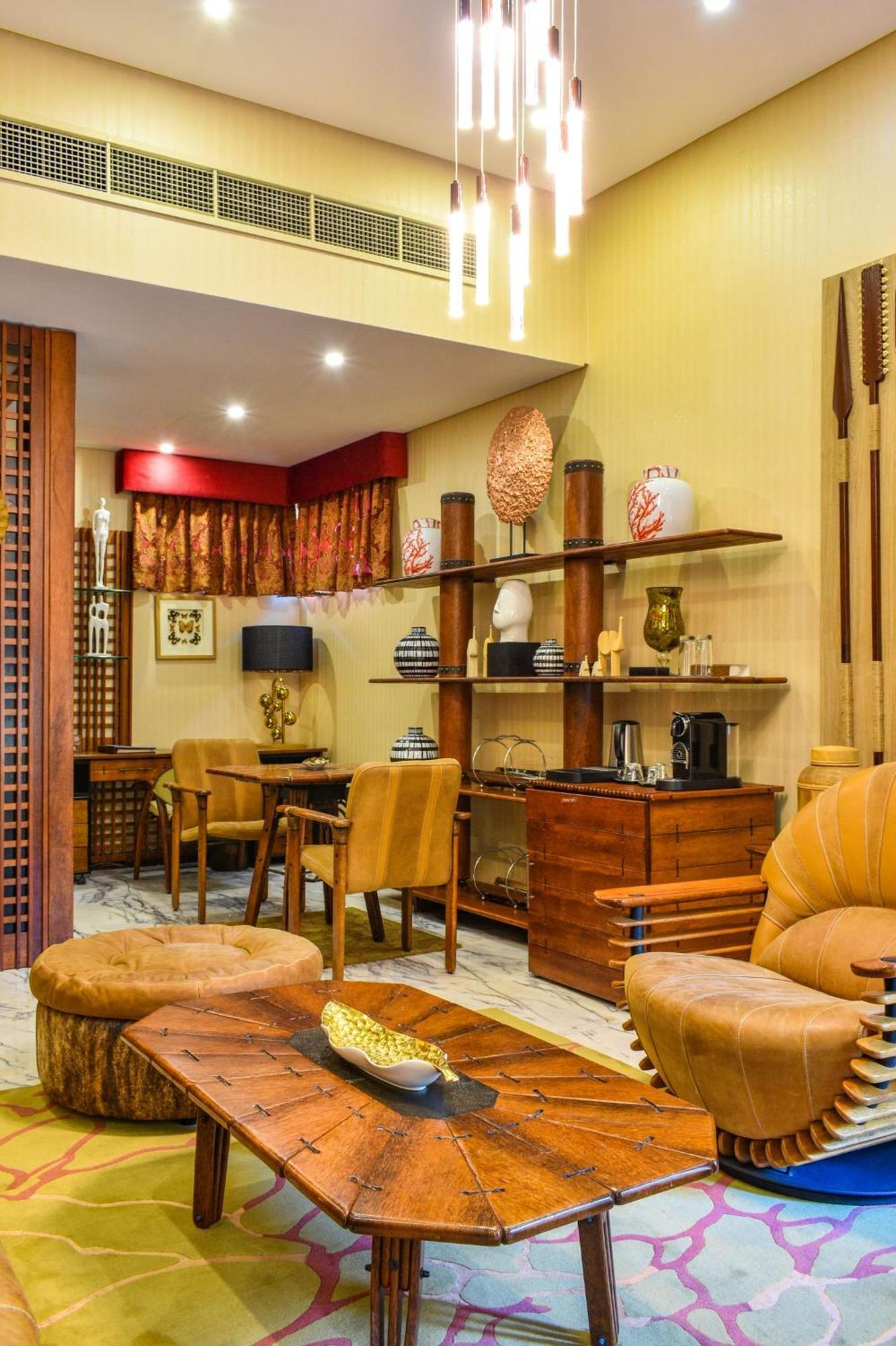 珊瑚度假村 麦纳麦 外观 照片 A living room in a suite at the hotel