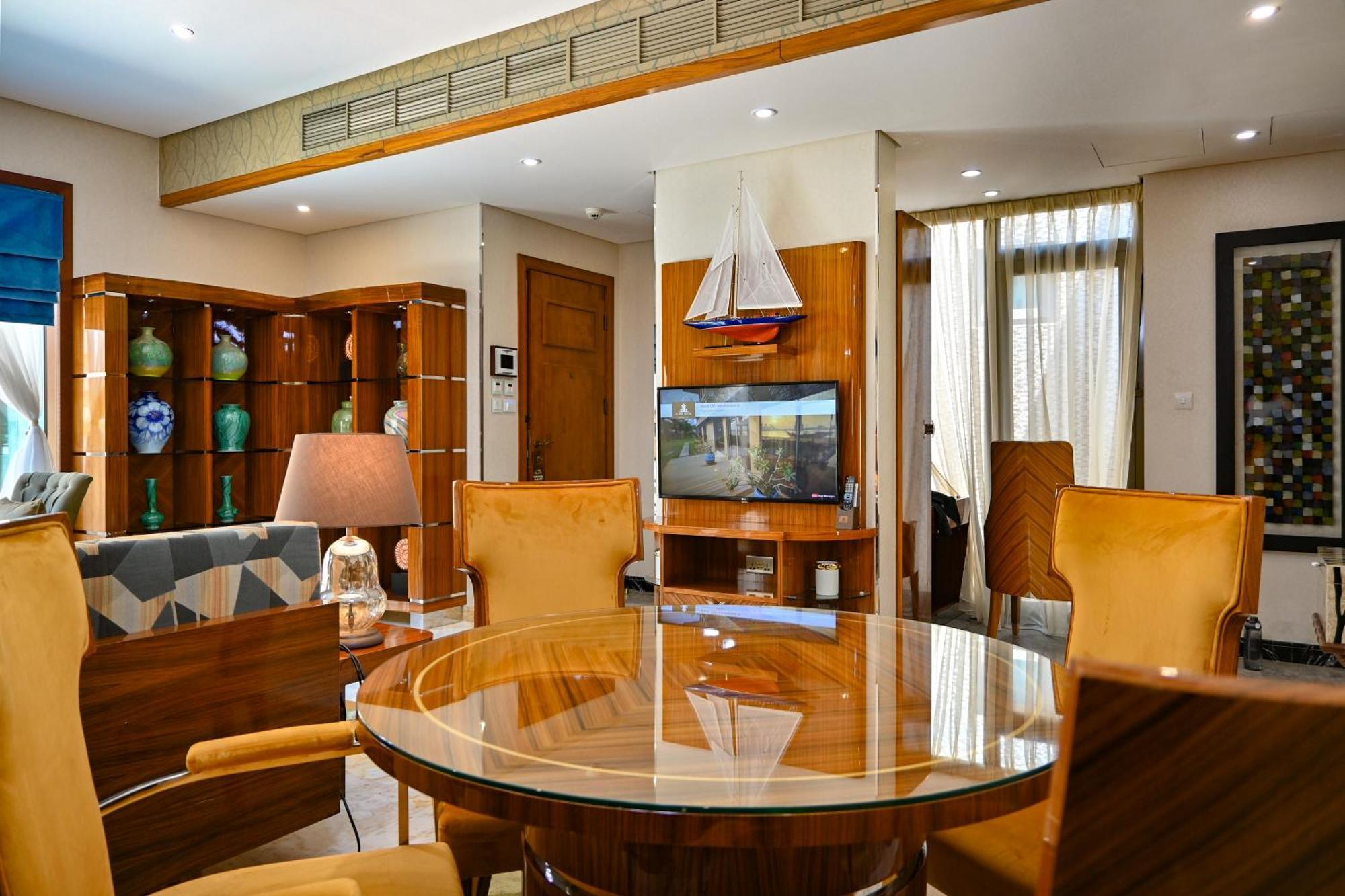 珊瑚度假村 麦纳麦 外观 照片 A dining room in a house in India