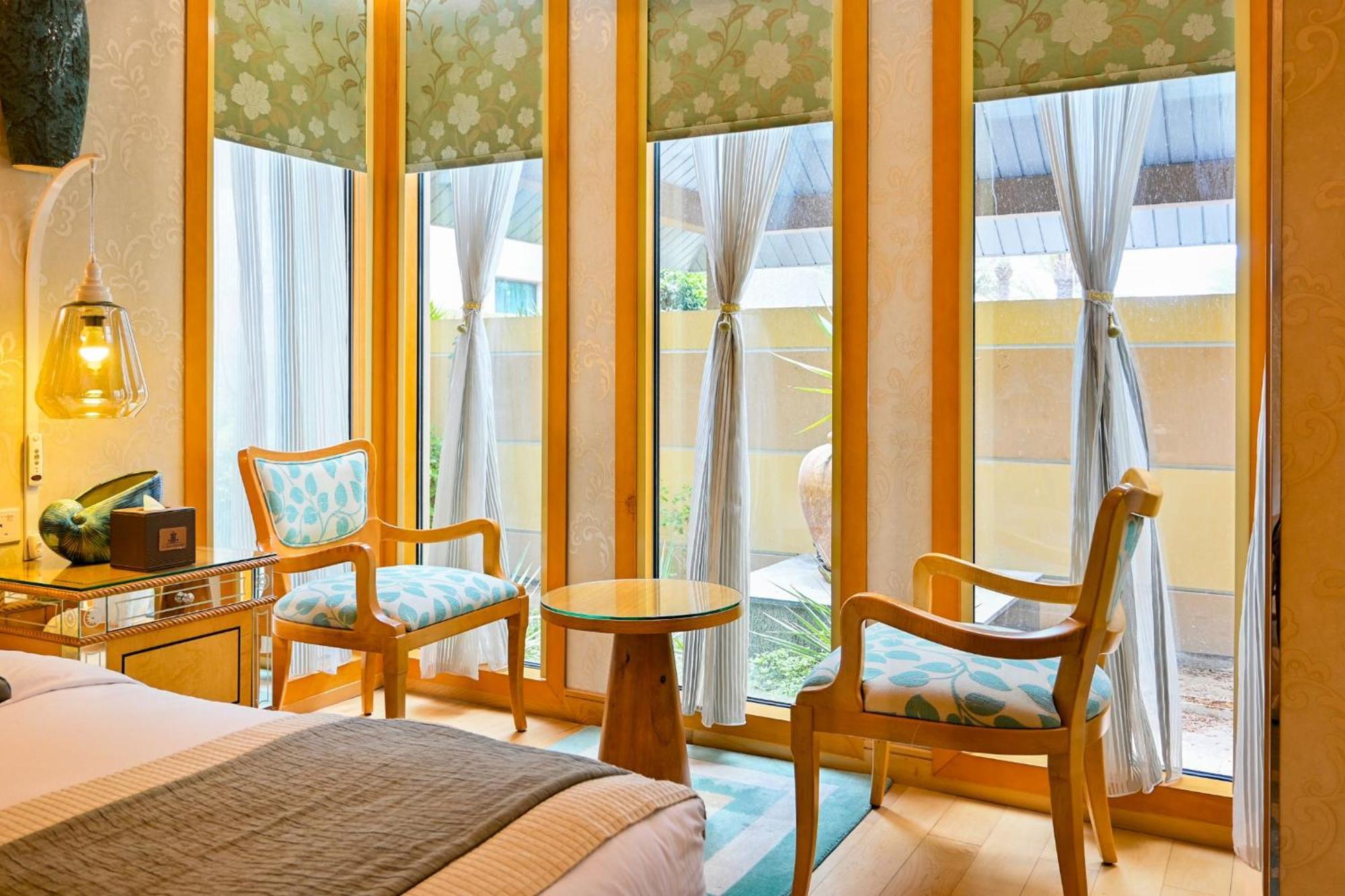 珊瑚度假村 麦纳麦 外观 照片 A room at the hotel